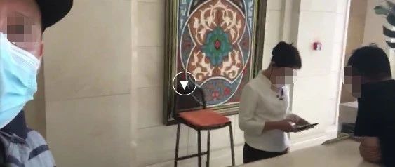 Can't go swimming today because I'm a foreigner.