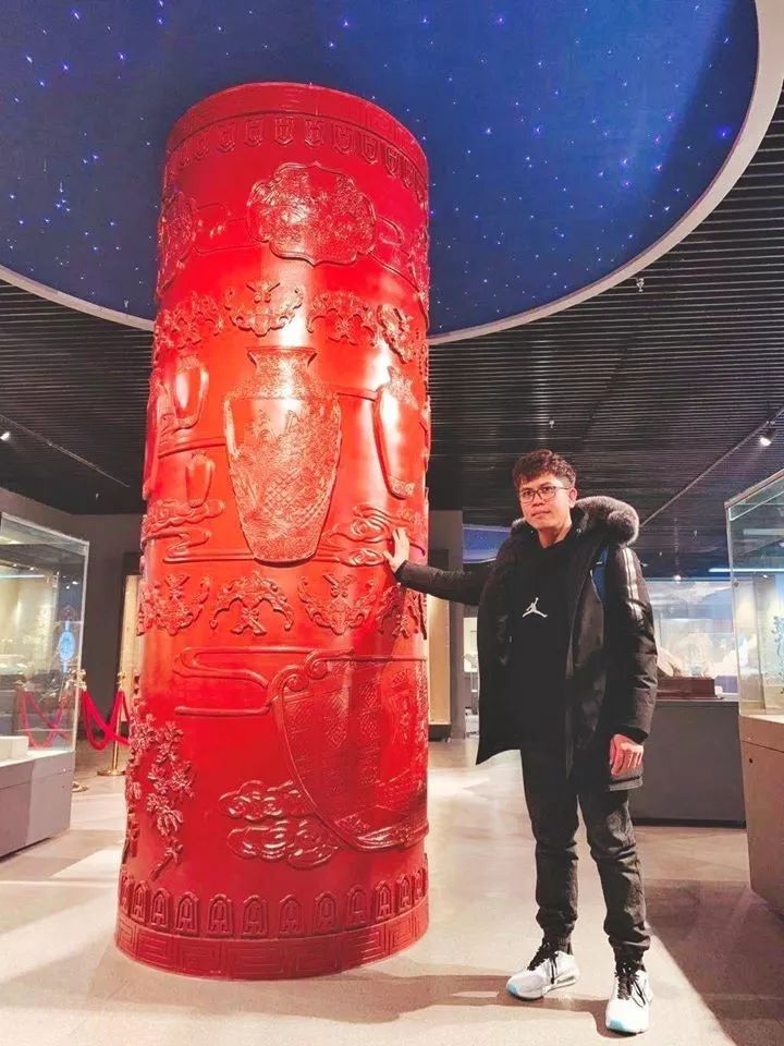 When Humans Act Like Viruses